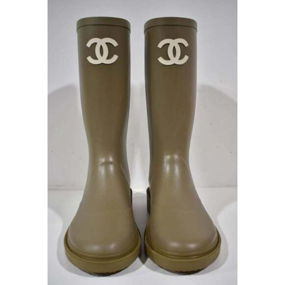 Chanel 22K Dark Beige Caoutchouc White CC Logo High Pull On Rubber Rain Boots 40 - Picture 1 of 12